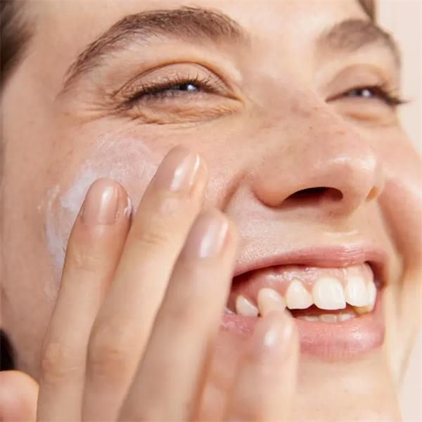 Avene Tolerance Hydra-10 Fluid Λεπτόρρευστη Ενυδατική Κρέμα Προσώπου 40 ml