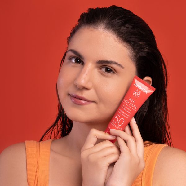 Apivita Bee Sun Safe Αντηλιακή Ενυδατική Κρέμα Τζελ Προσώπου με Θαλάσσια Φύκη και Πρόπολη Spf50 50 ml